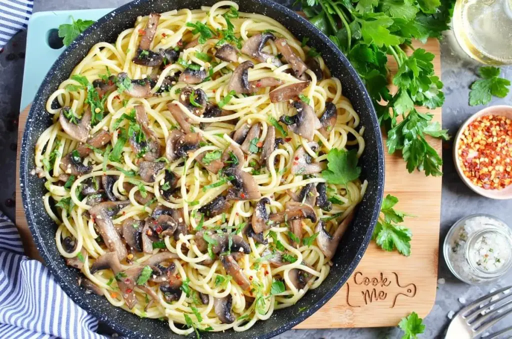 15-Minute Garlic Mushroom Pasta