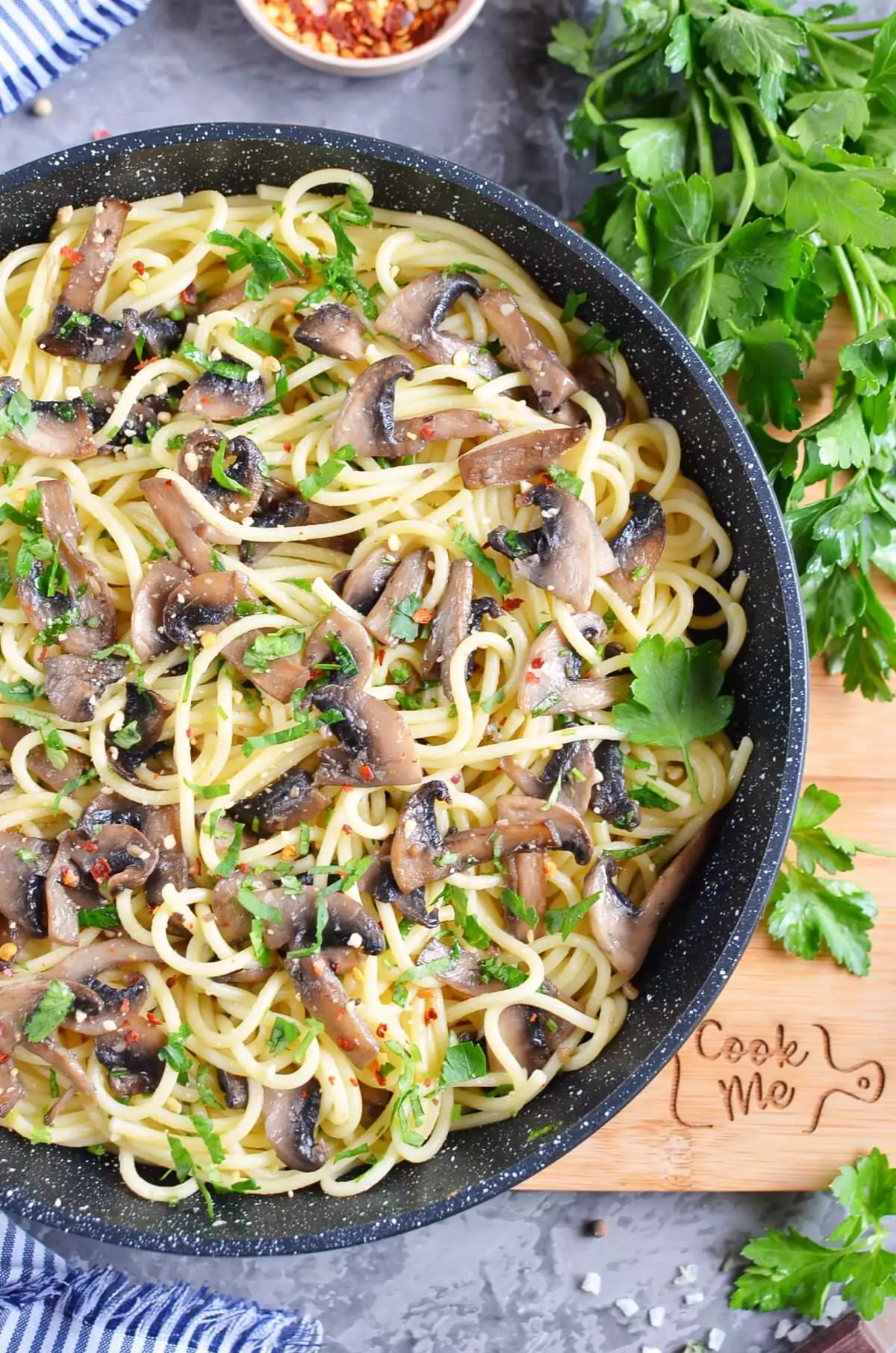 15-Minute Garlic Mushroom Pasta