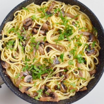 15-Minute Garlic Mushroom Pasta Recipe - Cook.me Recipes