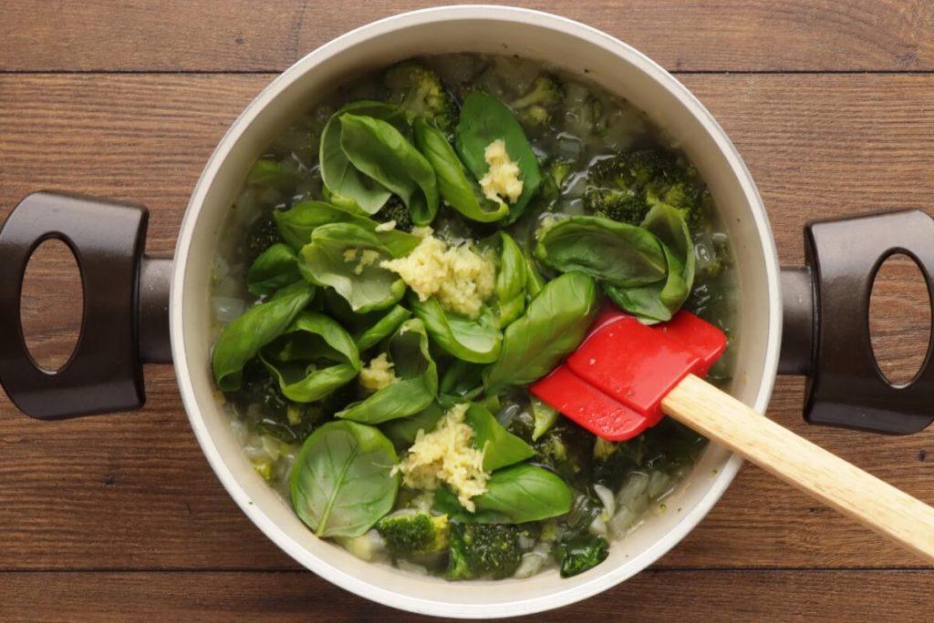 Healthy Vegan Broccoli & Basil Soup recipe - step 4