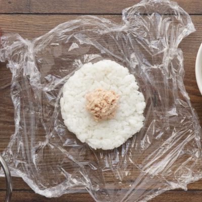 Korean Tuna Mayo Rice Balls recipe - step 5