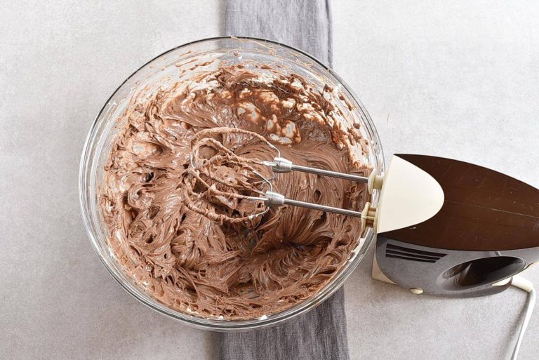 Step 4 - Easy No Bake Nutella Pie