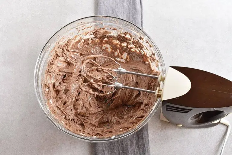 Step 4 - Easy No Bake Nutella Pie