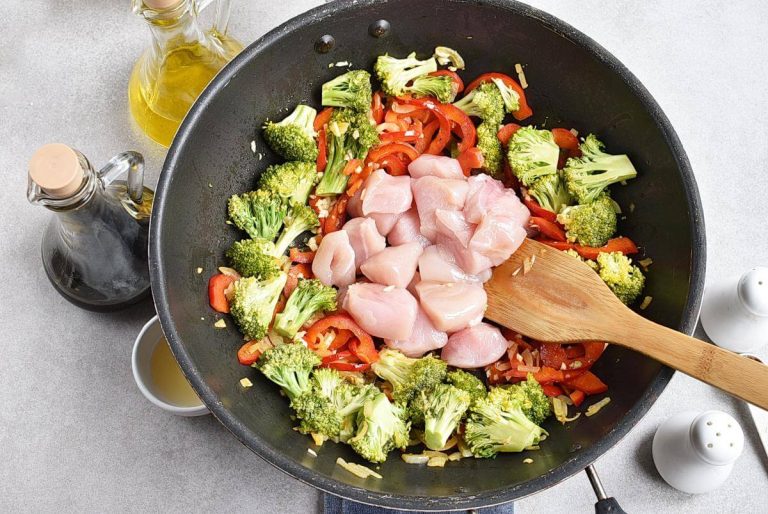 Step 3 - Asian Chicken and Veggies Lunch Box