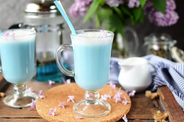 How to serve Butterfly Pea Flower Tea Latte