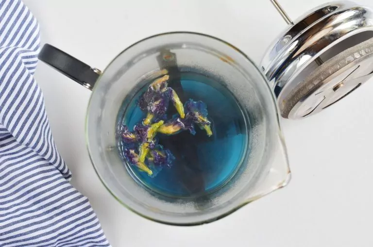 Butterfly Pea Flower Tea Latte recipe - step 3