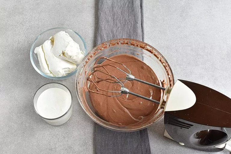 Step 4 - Chocolate Cream Cheese Pie