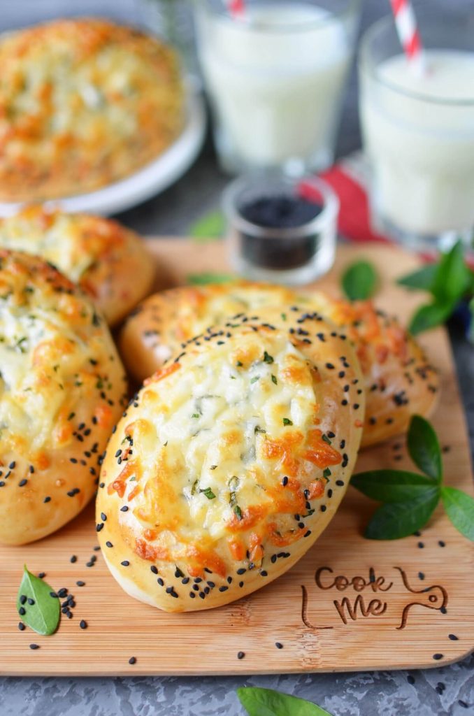Easy Cheese Sesame Garlic Bread