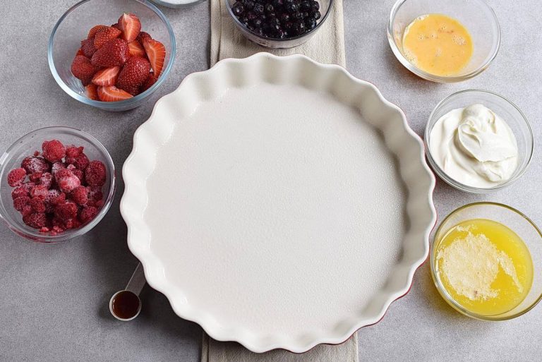 Step 1 - Easy Triple Berry Cake
