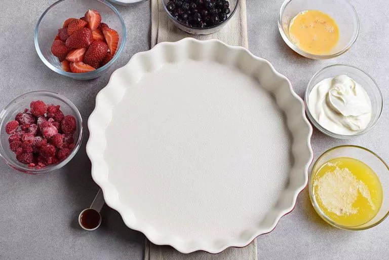 Step 1 - Easy Triple Berry Cake