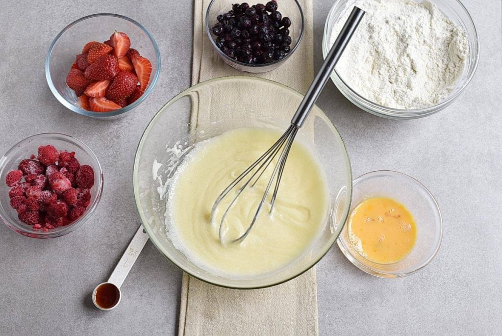 Easy Triple Berry Cake recipe - step 3