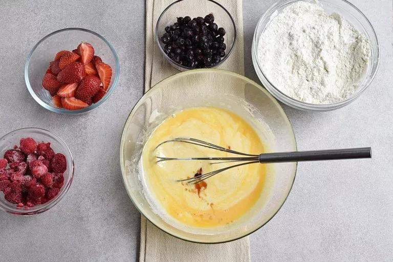 Step 4 - Easy Triple Berry Cake
