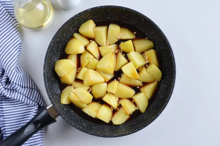 Gamja Jorim (Braised Potatoes with Chickpeas)