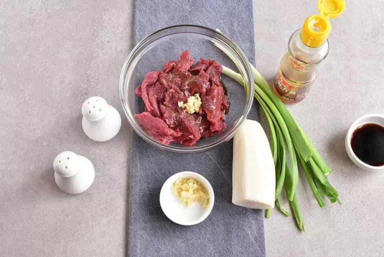 Step 1 - Korean Beef & Radish Soup – Soegogi Muguk