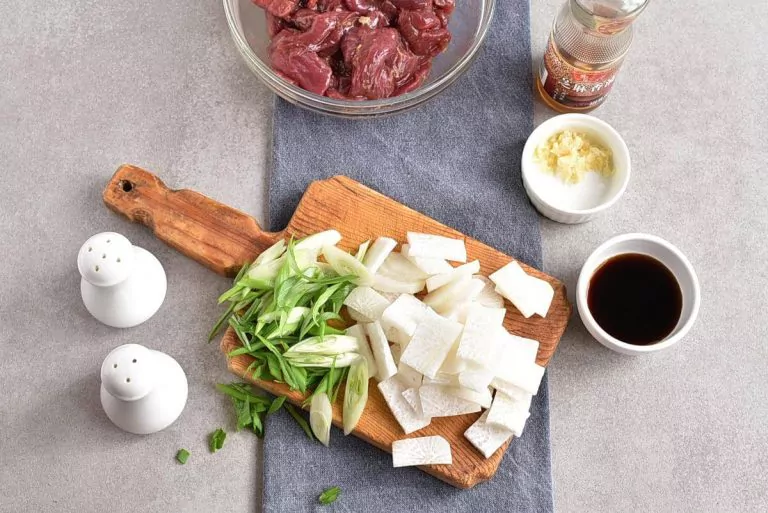 Step 2 - Korean Beef & Radish Soup – Soegogi Muguk