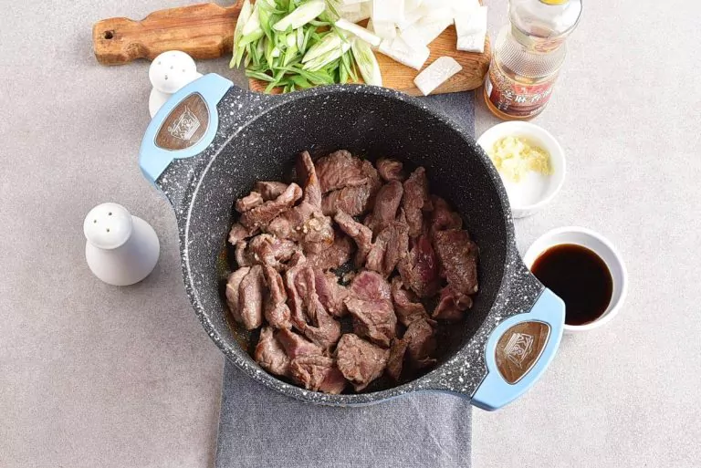 Step 3 - Korean Beef & Radish Soup – Soegogi Muguk