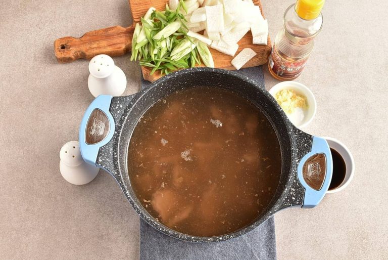 Step 4 - Korean Beef & Radish Soup – Soegogi Muguk