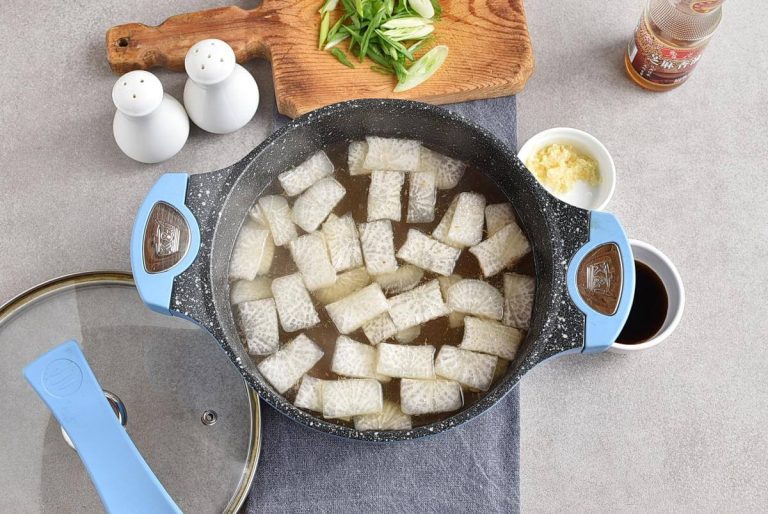 Step 5 - Korean Beef & Radish Soup – Soegogi Muguk