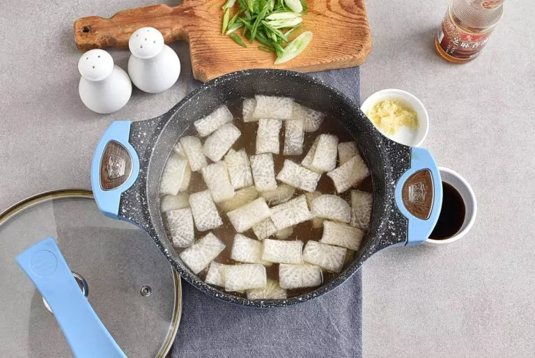 Step 5 - Korean Beef & Radish Soup – Soegogi Muguk