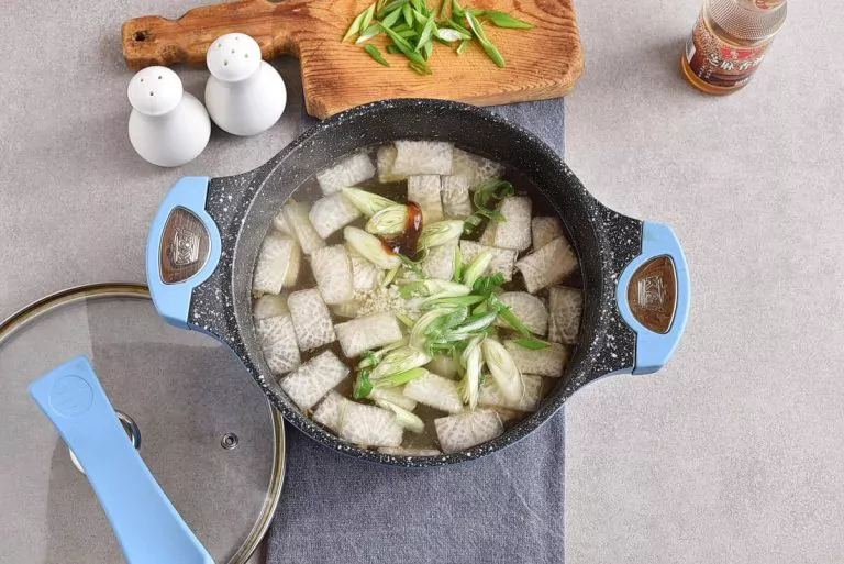 Step 6 - Korean Beef & Radish Soup – Soegogi Muguk