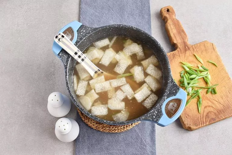 Step 7 - Korean Beef & Radish Soup – Soegogi Muguk