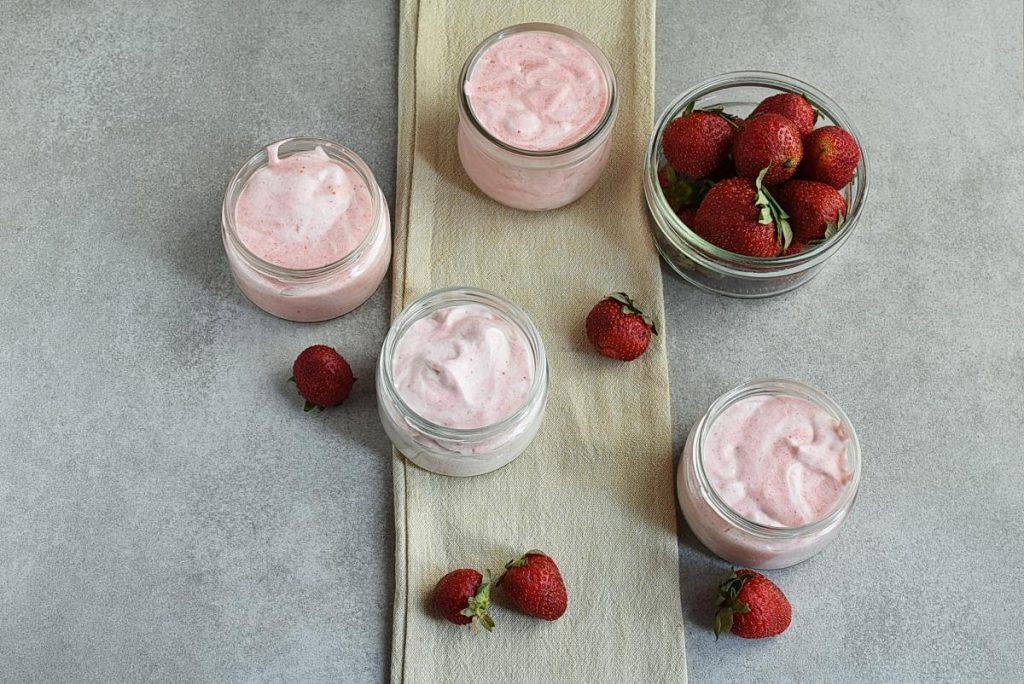 How to serve Low-Carb Strawberry Mousse (Keto-Friendly)