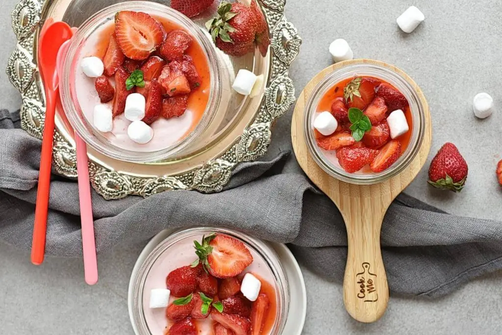 Marshmallow Strawberry Mousse
