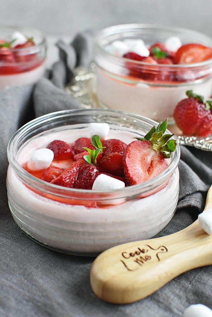 Marshmallow Strawberry Mousse