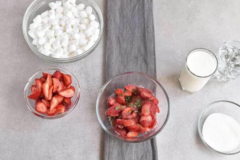 Step 1 - Marshmallow Strawberry Mousse