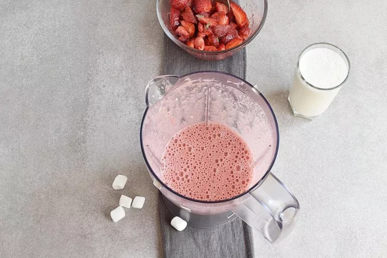Step 4 - Marshmallow Strawberry Mousse