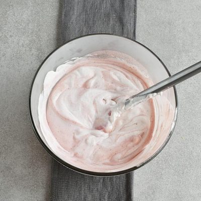 Marshmallow Strawberry Mousse recipe - step 6