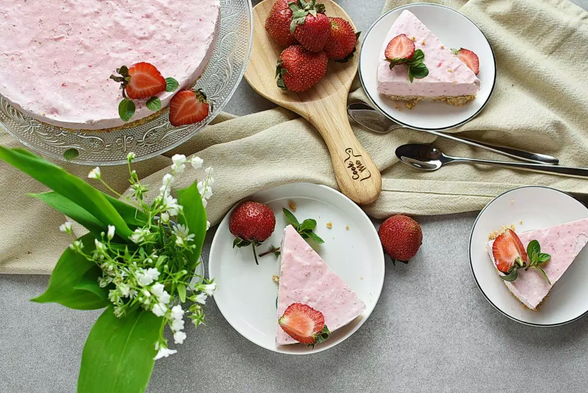 No-Bake Frozen Strawberry Yogurt Pie Recipes–Homemade No-Bake Frozen Strawberry Yogurt Pie–Easy No-Bake Frozen Strawberry Yogurt Pie