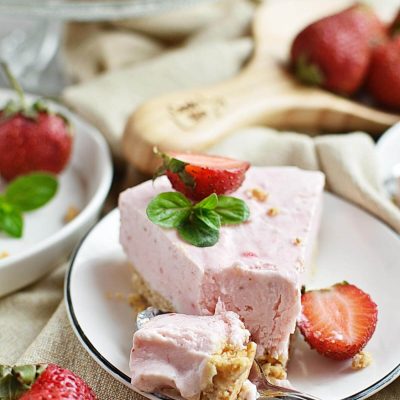 No-Bake Frozen Strawberry Yogurt Pie Recipes–Homemade No-Bake Frozen Strawberry Yogurt Pie–Easy No-Bake Frozen Strawberry Yogurt Pie