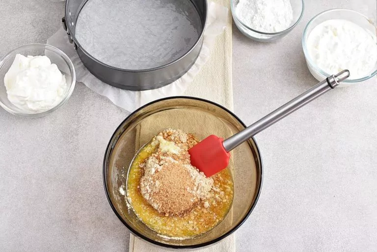 Step 2 - No-Bake Frozen Strawberry Yogurt Pie