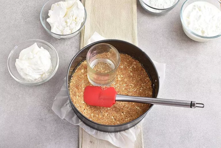 Step 3 - No-Bake Frozen Strawberry Yogurt Pie
