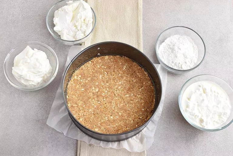 Step 4 - No-Bake Frozen Strawberry Yogurt Pie