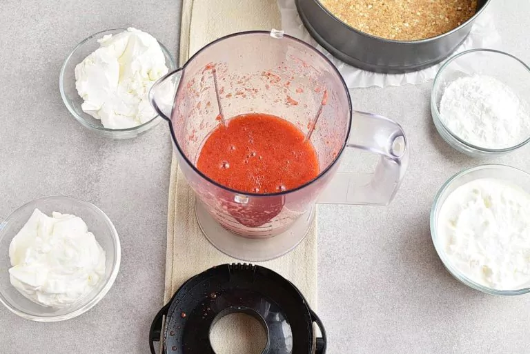 Step 5 - No-Bake Frozen Strawberry Yogurt Pie