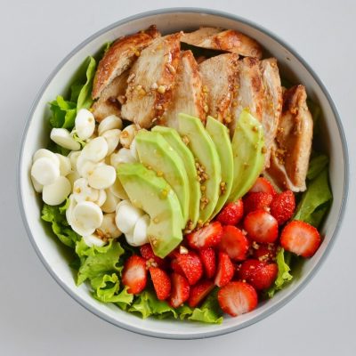 Balsamic Grilled Chicken Strawberry Caprese Salad recipe - step 6