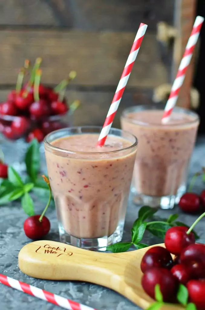Banana Cherry Smoothie