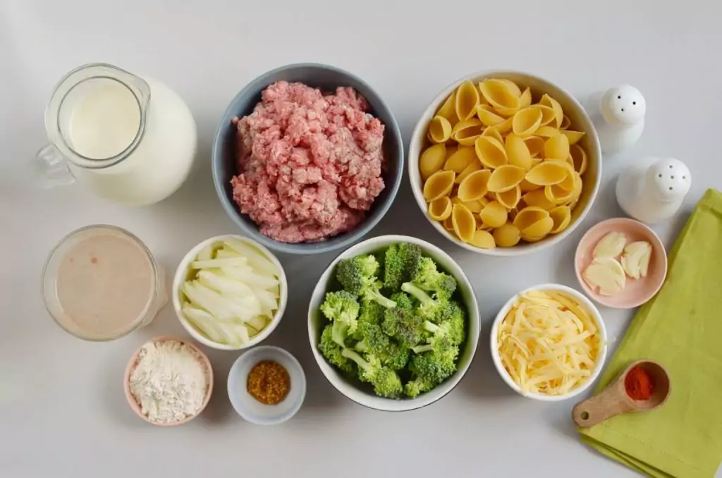 Ingredients for Cheesy Beef and Broccoli Pasta