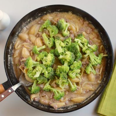 Cheesy Beef and Broccoli Pasta recipe - step 7