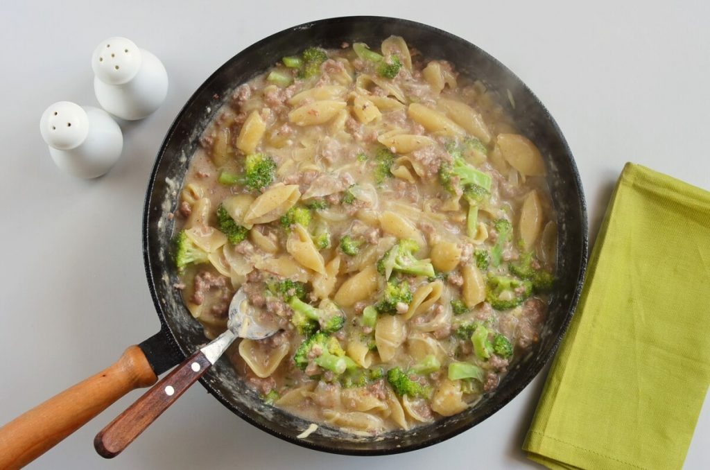 How to serve Cheesy Beef and Broccoli Pasta