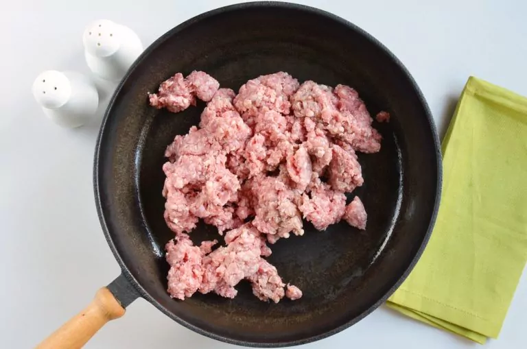 Step 1 - Cheesy Beef and Broccoli Pasta