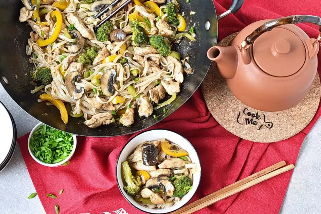 Chicken Stir-Fry with Rice Noodles