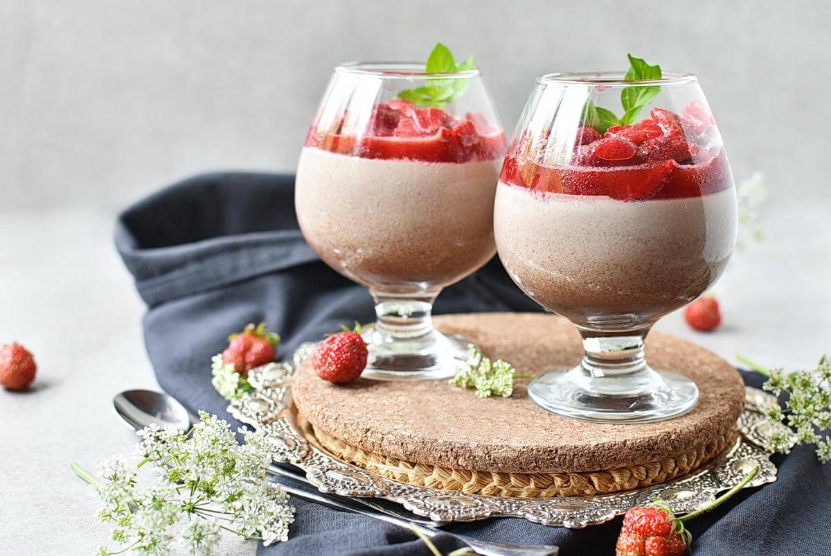 Chocolate Panna Cotta with Strawberry Topping Recipes– Homemade Chocolate Panna Cotta with Strawberry Topping– Easy Chocolate Panna Cotta with Strawberry Topping