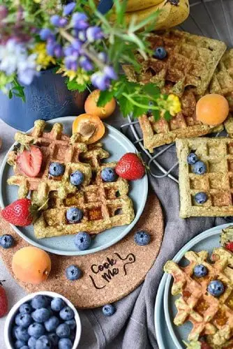 Green Oatmeal Spinach Waffles