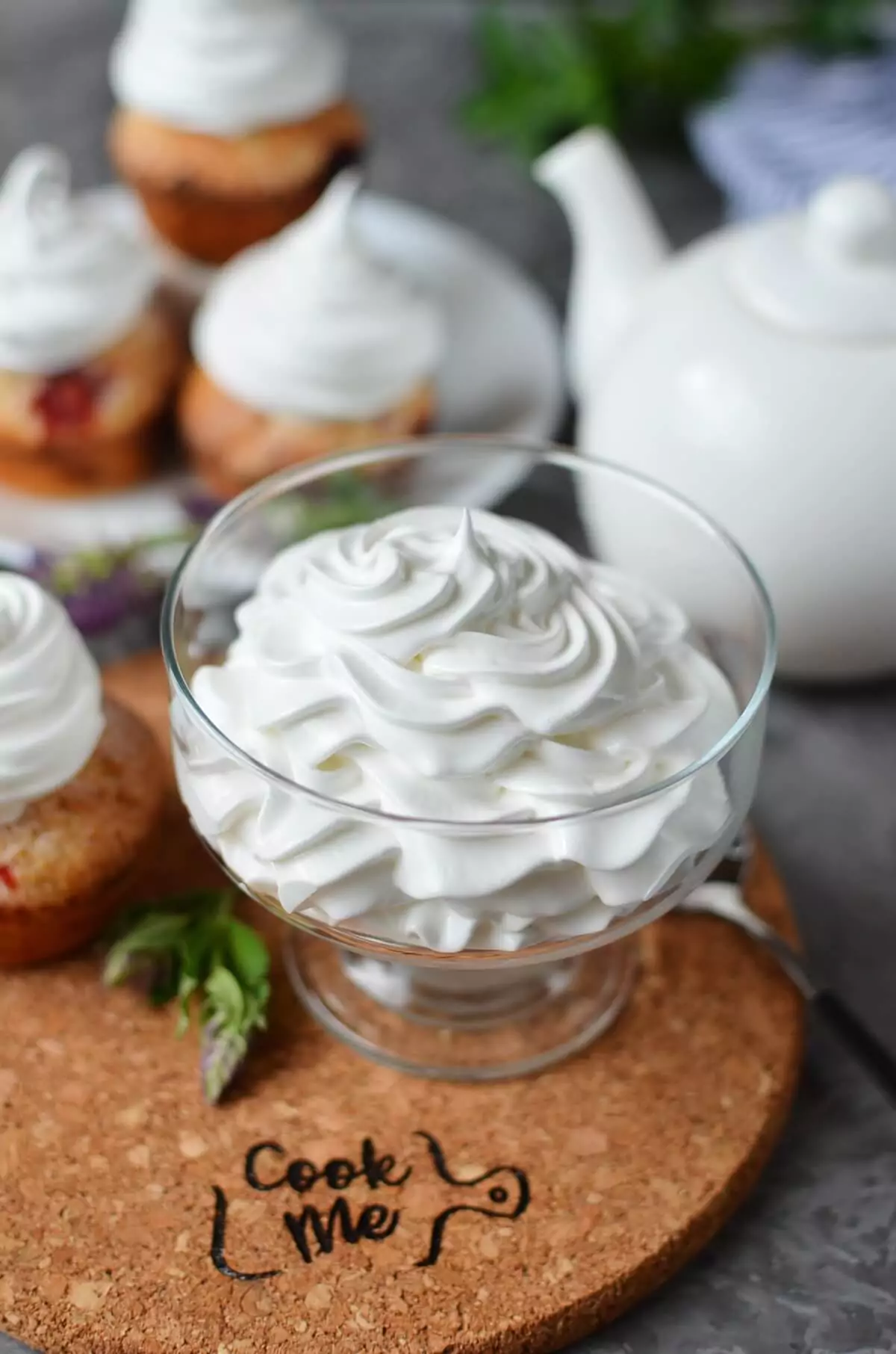 Homemade Marshmallow Crème (Frosting)