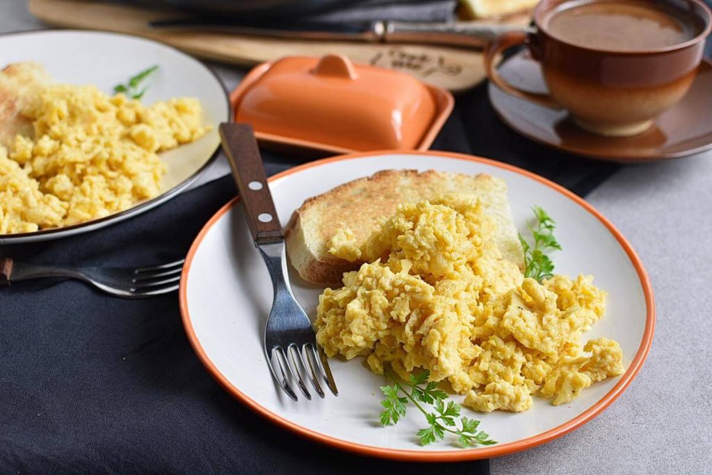 How to serve Perfect Scrambled Cheesy Eggs