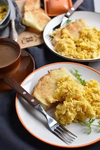 Perfect Scrambled Cheesy Eggs