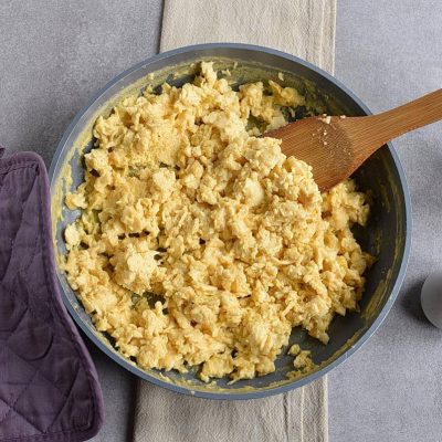 Perfect Scrambled Cheesy Eggs recipe - step 4